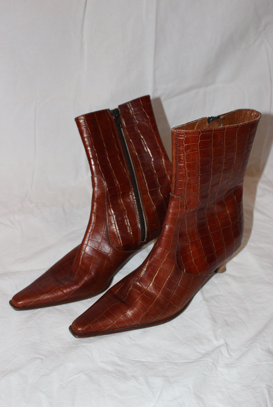 Spidse støvler i læder