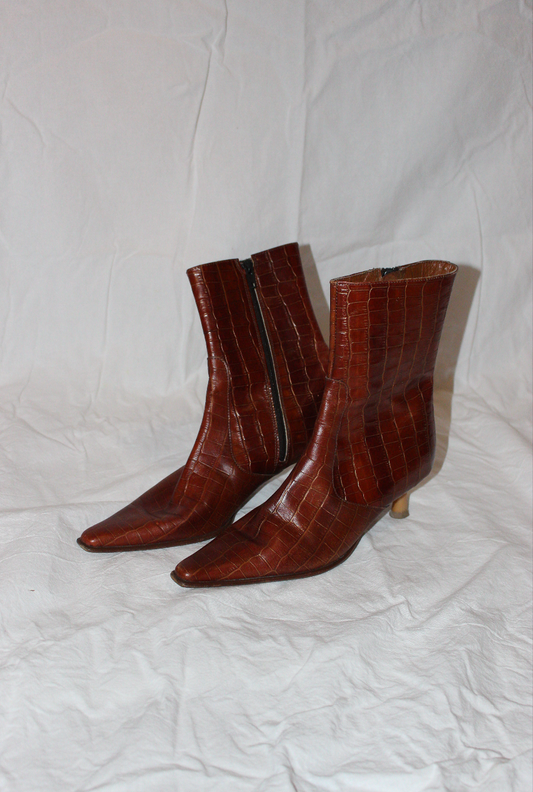 Spidse støvler i læder