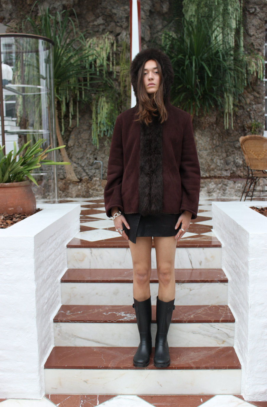 Kort sherlingjakke m. hætte