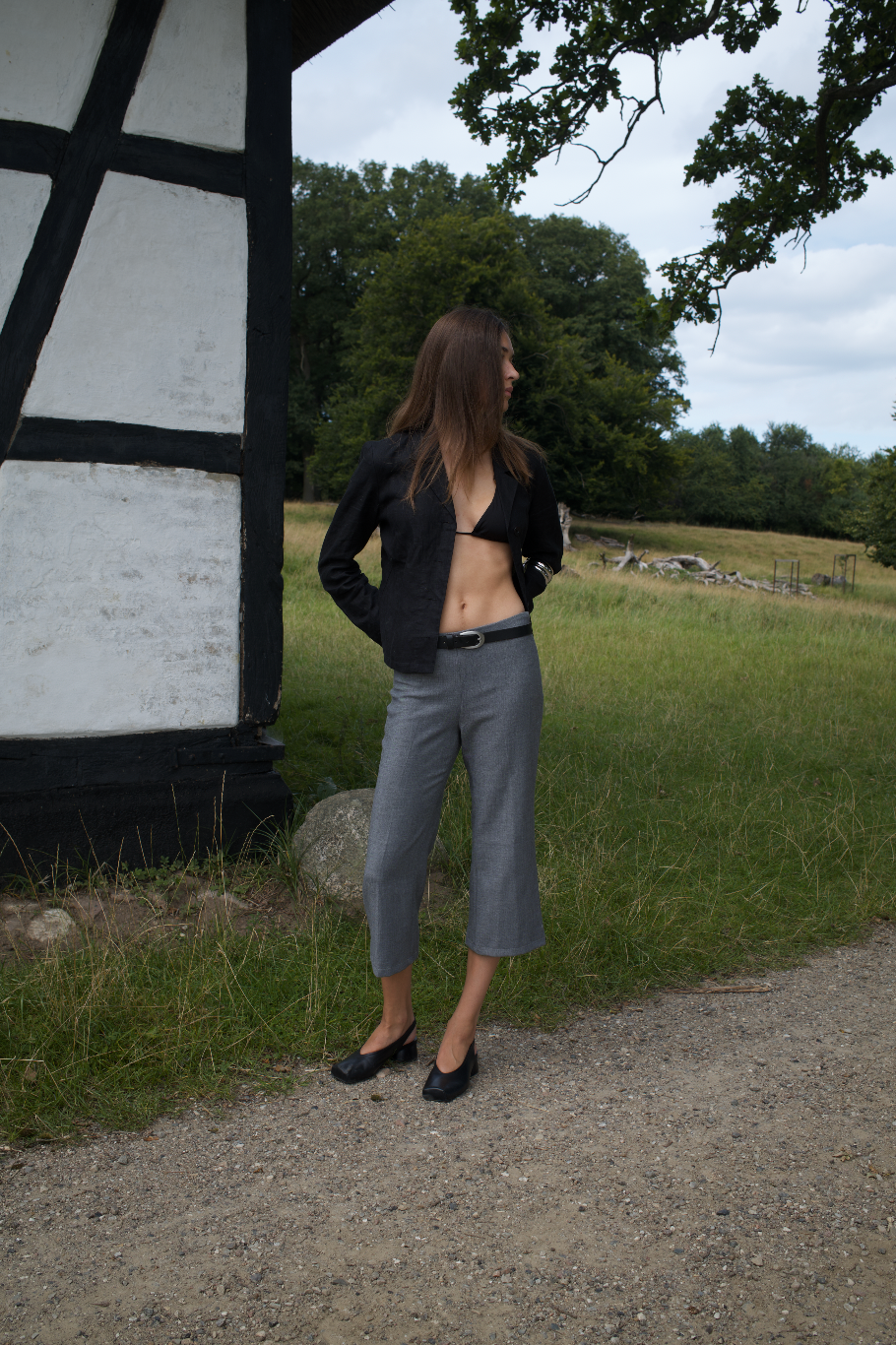 Tidsløs sort blazer i hør