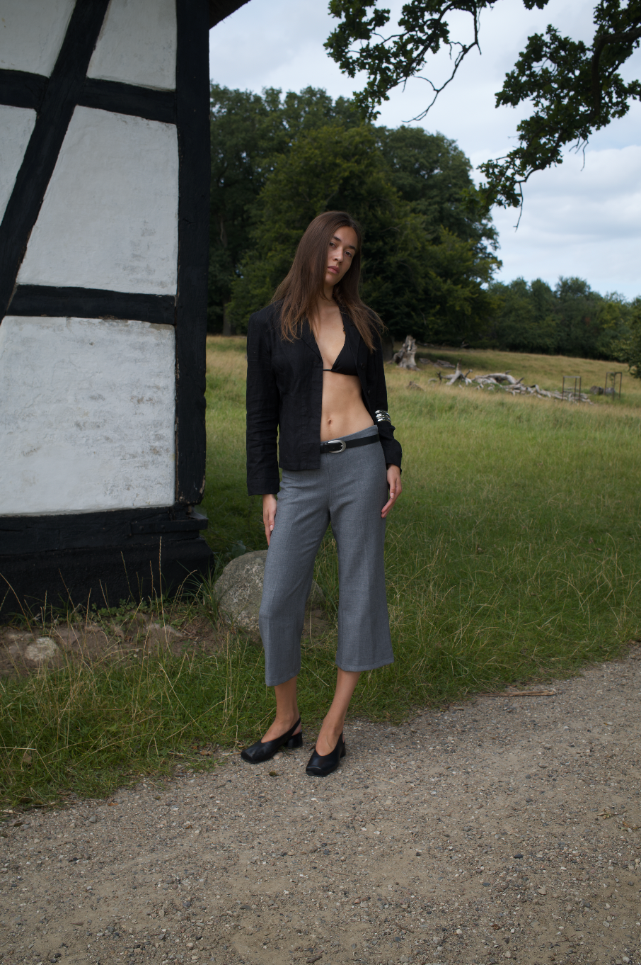 Tidsløs sort blazer i hør