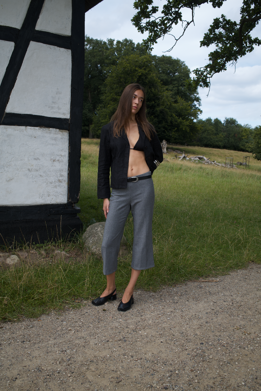 Tidsløs sort blazer i hør