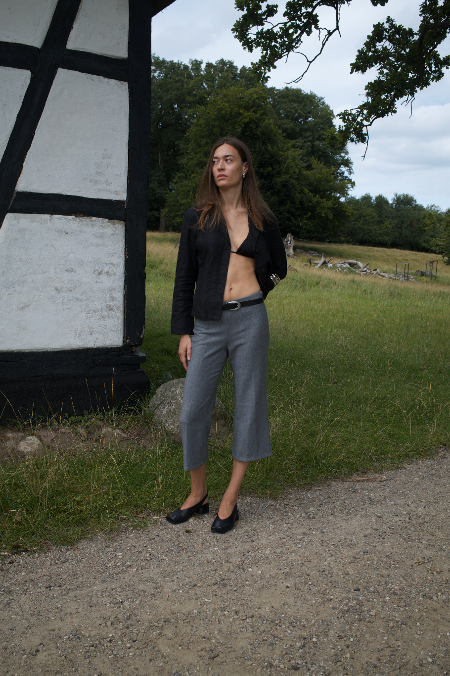 Tidsløs sort blazer i hør