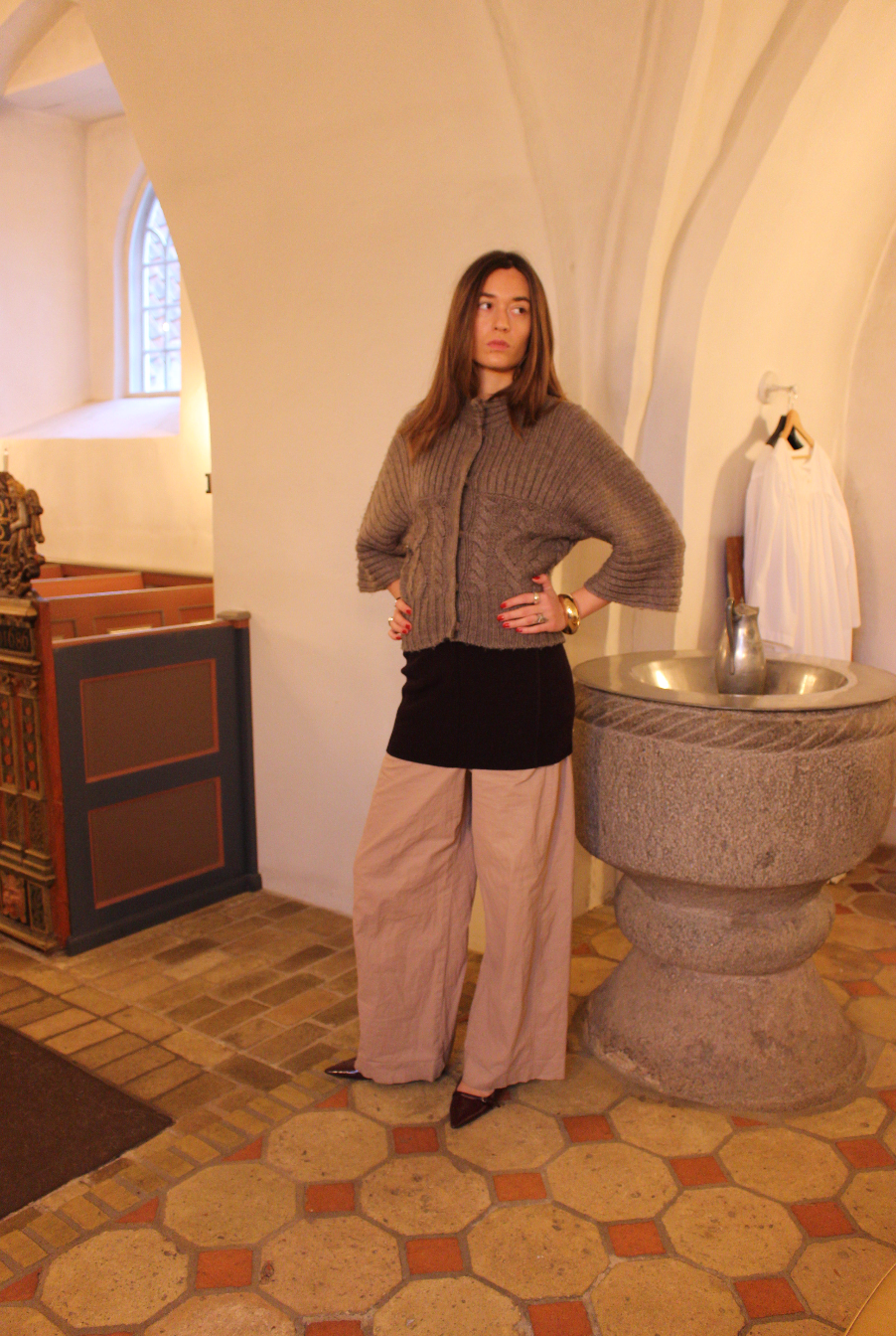Strikket cardigan m. brede ærmer