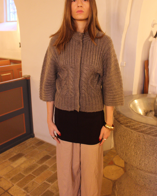 Strikket cardigan m. brede ærmer