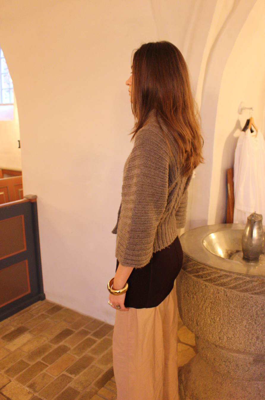 Strikket cardigan m. brede ærmer